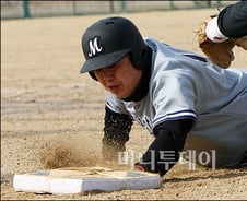 [사진]사회인야구 '프로도 울고 갈 주루 플레이'