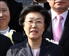 '무죄' 한명숙 "정치공작 없는 세상 돼야"