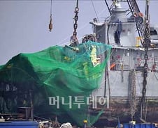 함미 절단면 '너덜너덜', 외부충격 있었던 듯