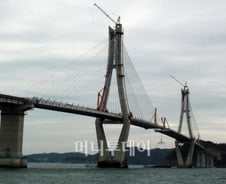 [르포]"첨단공법의 거가대교 위용 드러내다"