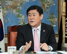 "융합의 시대, 칸막이 없애고 시장자율에 맡겨야"