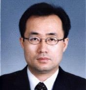 [기고]박수칠 때 떠나지 않는다