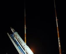 나로호 기립, 9일 발사여부는 8일 오전 확정