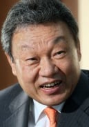 KB금융 회장에 어윤대 국가브랜드위원장(상보)