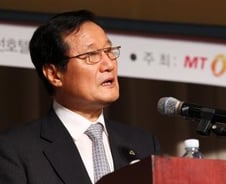 윤증현 "하반기 서비스 선진화·금융규제에 중점"