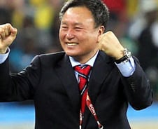 허정무 '투 골 넥타이'는 역시 두 골 상징