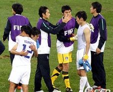 태극전사들, 경기 후 라커룸서 서로 안아주며..