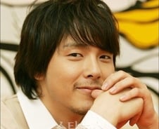 '한류스타' 박용하, 자택서 숨진채 발견