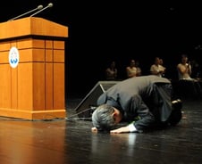 '큰절' 이재명 성남시장 취임 "시민을 주인으로"