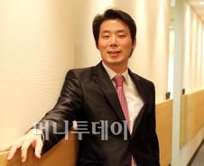'나비형 인간' 고영 SCG 대표의 기부인생 