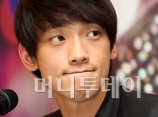 가수 비, 제이튠서 손해? 200억대 벌었다