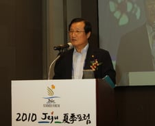 윤증현 장관, "한숨도 못잔다" 정책 어려움 토로