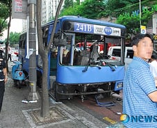 천연가스 시내버스 폭발.. 女승객 발목 절단