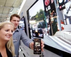 LG전자, 윈도폰7 '옵티머스7' 파일 전송기술 시연