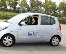 [시승기]국산 첫 고속전기차 '블루온' 타보니