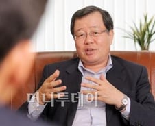 "세계 최대 태양광기업 육성…한화의 승부수" 