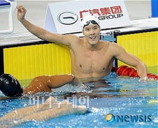 [광저우AG]전신 수영복 벗으니 박태환만 빛나네