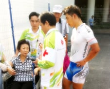 [광저우AG]사이클 '아찔 사고' 응원하던 가족들 실신