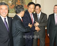 "외환은행 뭐 한다며?"에 하나은행장 반응은