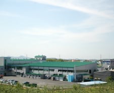 리튬 전지 공장에는 '벙커'가 있다 