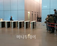 [현장+]김순택의 작은 변화…'유리문을 마다한 의미'
