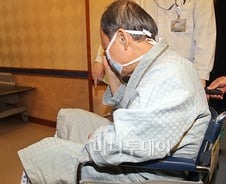 [사진]검사실 들어서는 천신일 회장