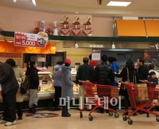 노이즈마케팅 성공한 롯데마트 '통큰치킨'