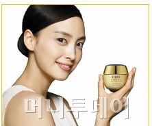 주름은 속부터 잡아야…'속탄력 크림' 올해도 대박