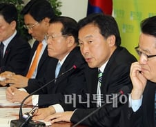 [사진]손학규 "구제역 확산, 보통 문제 아니다" 