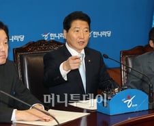 [사진]안상수 "구제역 날로 심각, 방역에 최선 다해야"