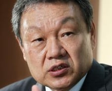 어윤대 회장 "KB금융 시장지배력 되찾아올 것"