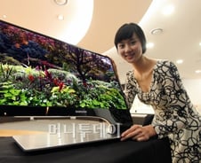 삼성, CES서 독창적 디자인 모니터 선봬