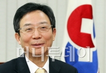 33년 정통 행정관료출신 '인사·조직통'