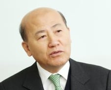 이만의 장관 "구제역 가축 매몰은 환경재앙"