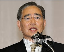 신한금융 차기회장에 한동우 전 신한생명 부회장