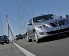 [시승기]제네시스 "BMW+렉서스 지닌 야누스"