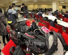 "편의점 김밥이 주식"···2만弗 나라에서 밥굶는 청년들