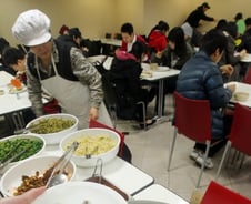 "밥 주세요" 결식청년, "다 오세요" 교회