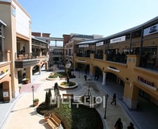 강북 사람들이 명품을 싸게 사고 싶다면…