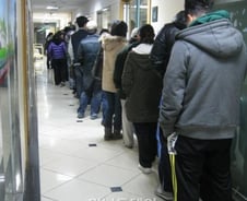 배고프고···병들고···하루 생계에 저당잡힌 '미래'