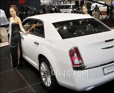 [사진]서울모터쇼, 크라이슬러 '올 뉴 300C' 亞 최초 공개 