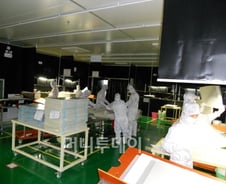 '거래선 다변화+증량 요청'…바빠진 신화인터텍