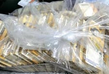 ‘밭에 묻은 돈’ 밤새 파보니 100억대