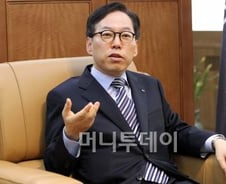 홍대클럽 출입하는 27년 뱅커출신 CEO