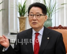 박수받고 퇴임 박지원,"시대에 만족하면 안돼"