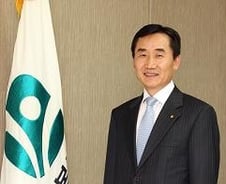 '유연근무제' 전도사 신영철 이사장은 누구