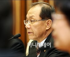 與 포퓰리즘 논란에 '반값등록금' 용어수정