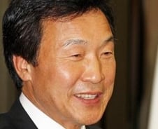 손학규 "반값등록금 2학기부터 반영할 것"