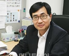 '그는 모델하우스에 '나가수'를 왜 불렀을까?'