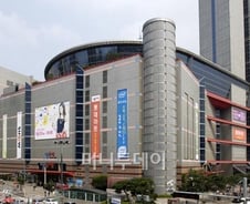 "테크노마트 건물 바닥 빔-기둥 접합부 의심"